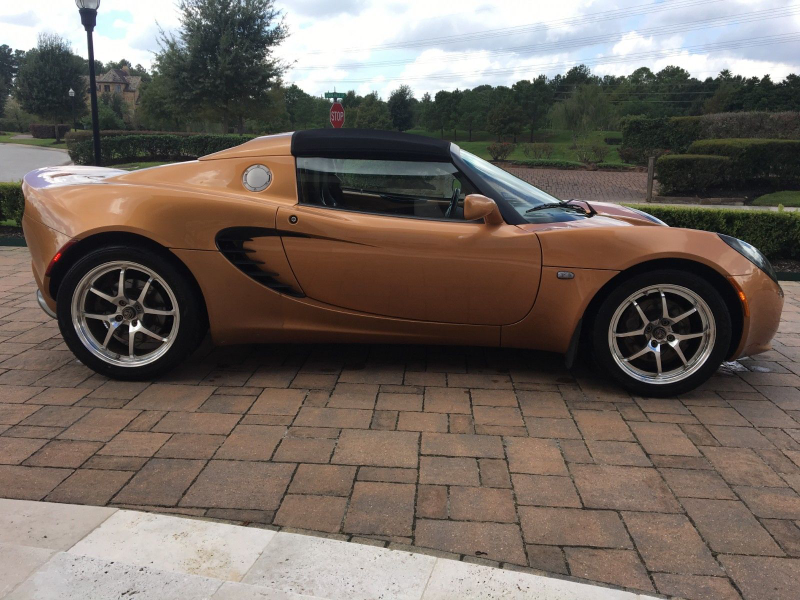Illustration for article titled Buy This Beautiful Bronze Lotus Elise Totaled Over Bumper Scratch